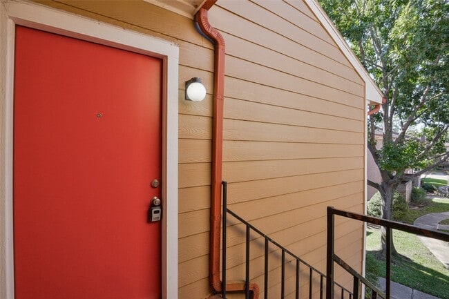 Building Photo - 12955 Woodforest Blvd Unit 14