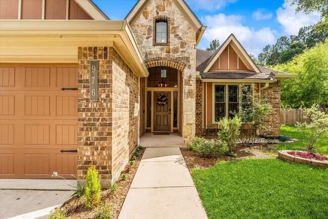 Photo - 976 Northampton Dr