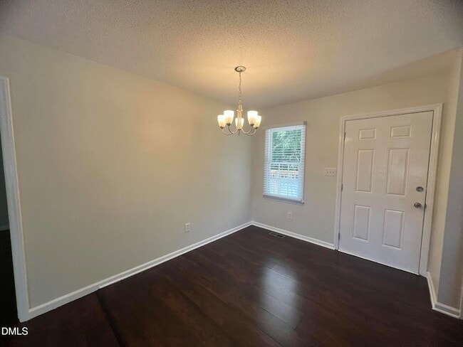 Photo - 500 Chinaberry Ln