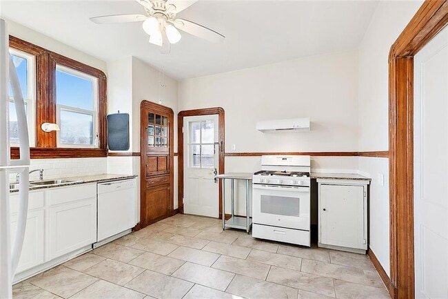 Photo - 918 N Hennessey St