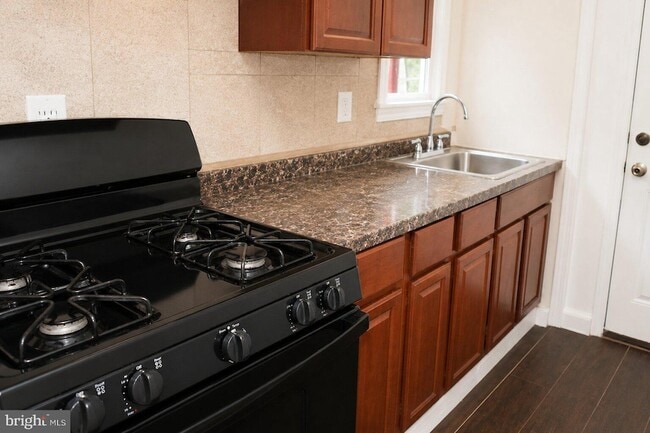 Photo - 63 Galveston Pl SW Unit 1