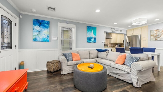 Photo - 816 St James Pl Unit ID1377380P