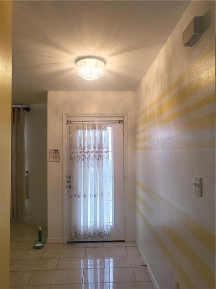 Photo - 827 Charlie Dr