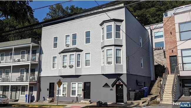 Photo - 154 Undercliff Ave Unit 1