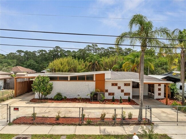 Photo - 2303 Bonneville Dr