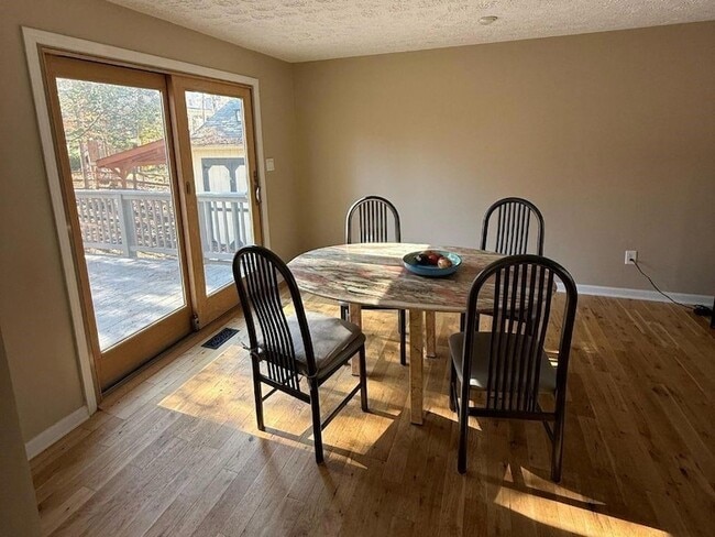 Photo - 1733 Ellenwood Dr NE