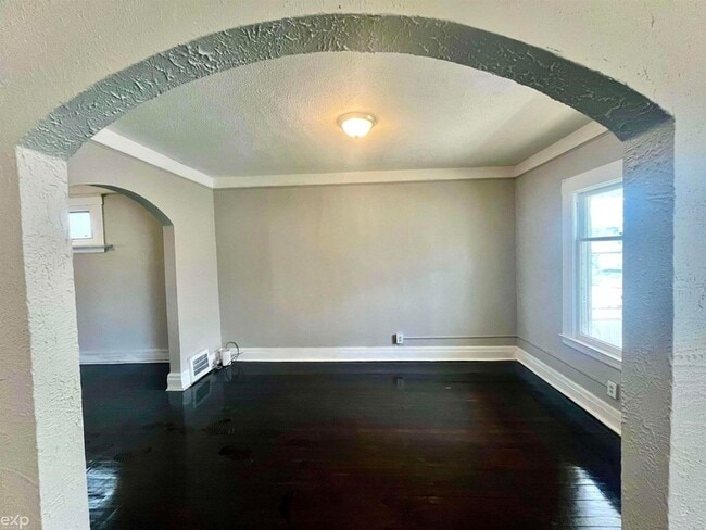 Photo - 13 E Glenwood Ave