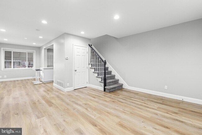 Photo - 2203 Redthorn Rd