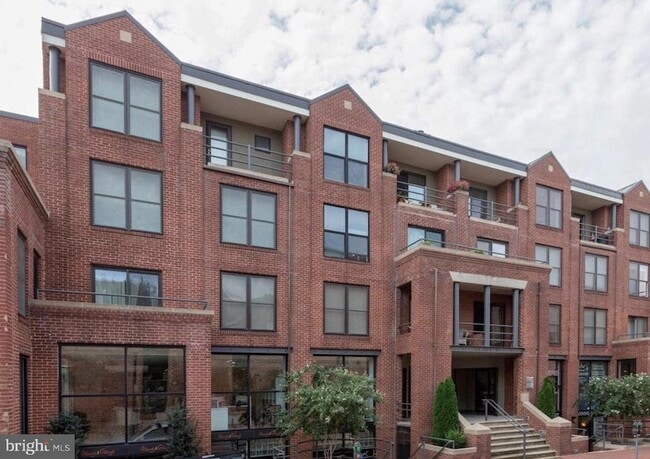 Building Photo - 3210 Grace St NW Unit 308