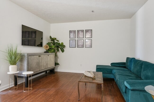 Photo - 1808 State St Unit 307