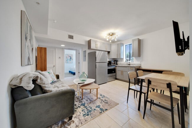 Building Photo - 1302 SW 22nd Ave Unit SI ID1388878P