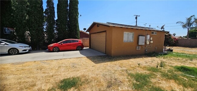 Building Photo - 7888 N Maple Ave