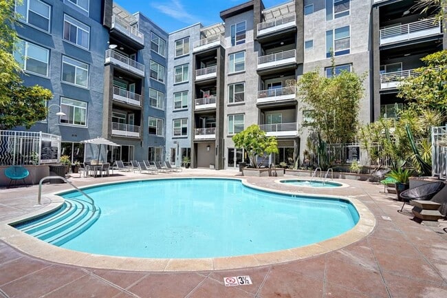 Photo - Stadium House Apartments