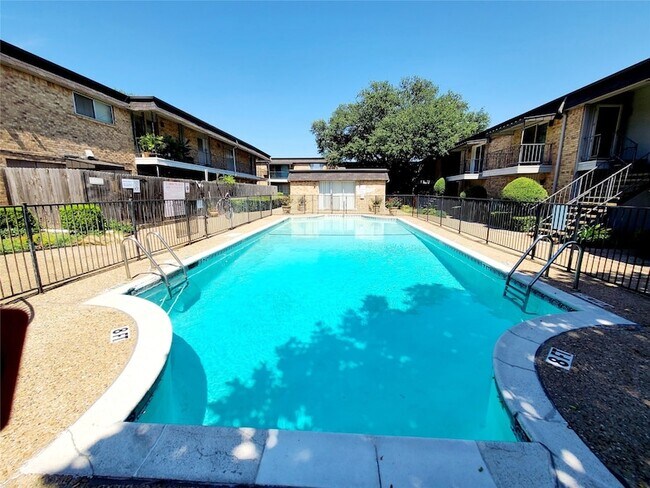 Photo - 10248 Regal Oaks Dr Unit A