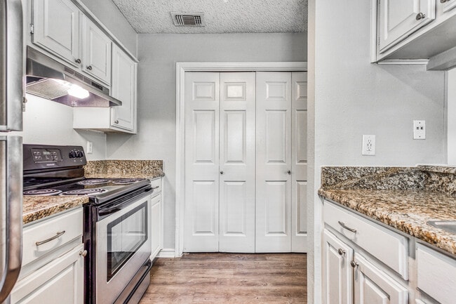 Building Photo - Oakhampton Place