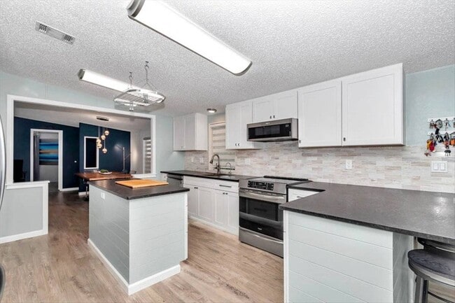 Photo - 5839 SW 59th St