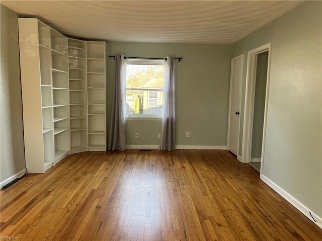 Photo - 424 Old Forge Ct