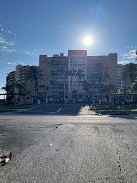 Building Photo - 880 Mandalay Ave Unit S713