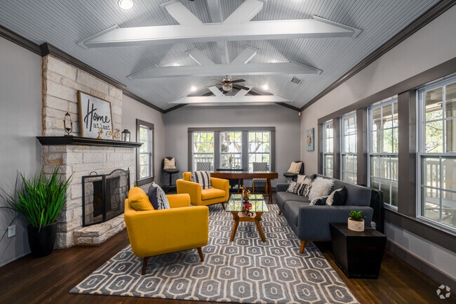 Leasing Office - Tramor at Oak Run