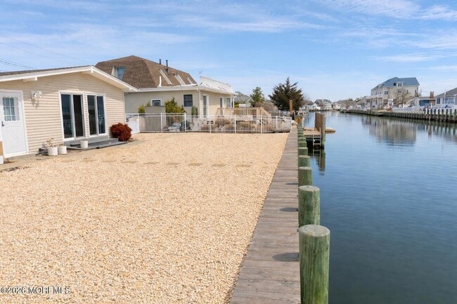 Photo - 825 Leeward Dr