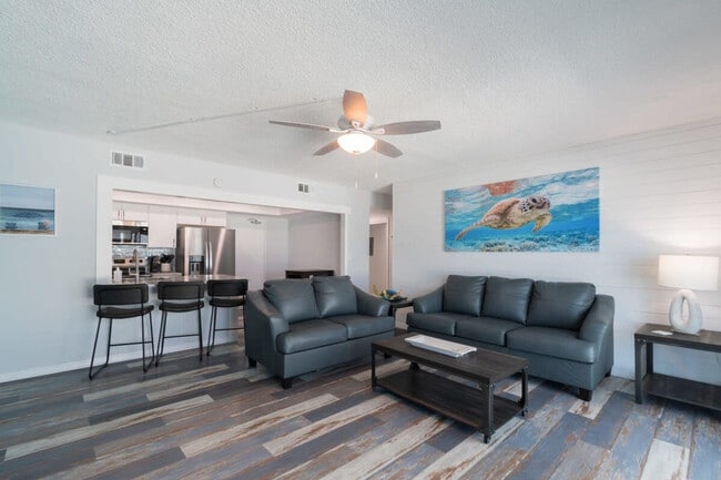Building Photo - 205 Jimmy Buffett Mem Hwy Unit SI FL2-ID1044403P