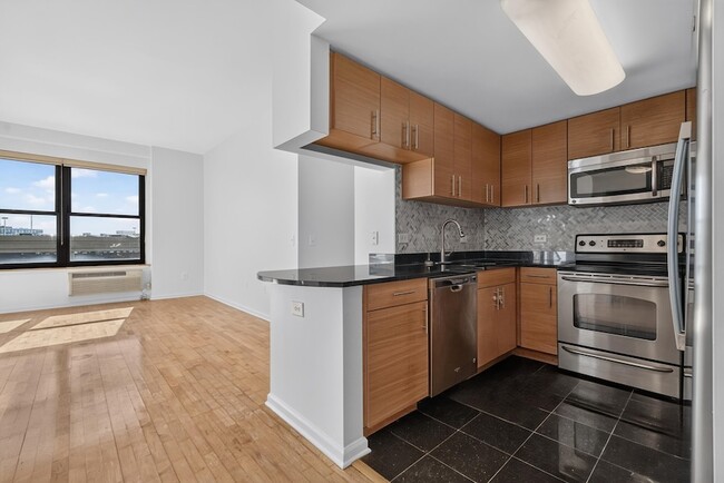 Photo - 102 Christopher Columbus Dr