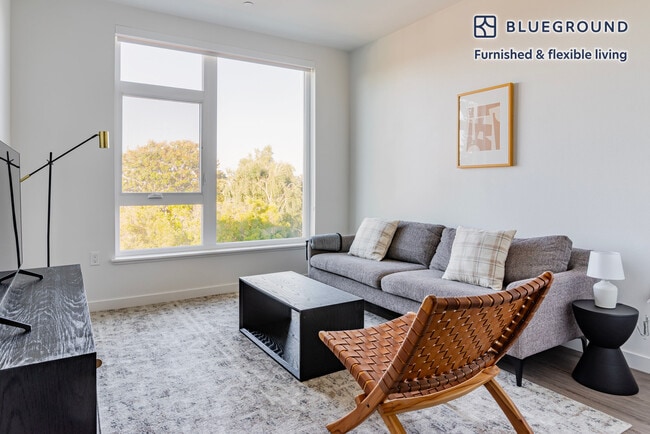 Building Photo - 815 Old County Rd Unit FL3-ID1920