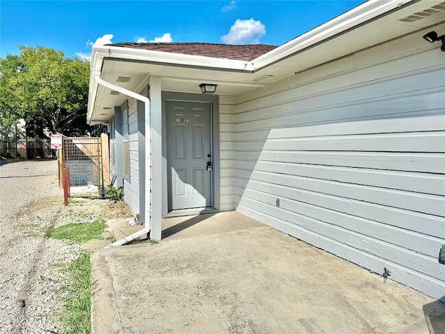 Photo - 2526 Louise St Unit B