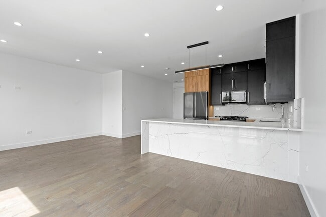 Photo - 3008 W Belmont Ave Unit 3