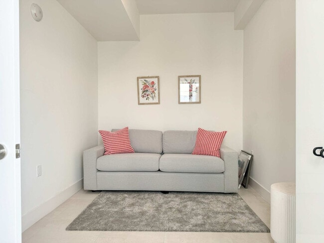 Photo - 239 SW 9th St Unit FL18-ID1032215P