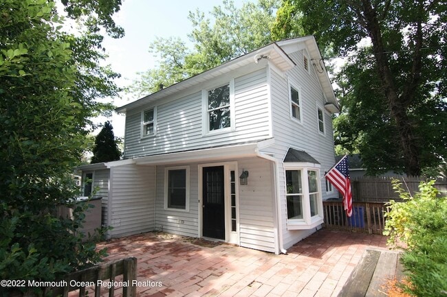 Building Photo - 15-17 E Lincoln Ave