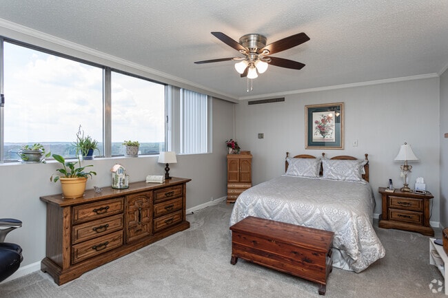 2BR, 2BA - Cambridge - 1,365 SF - The Lakewood House Apartments