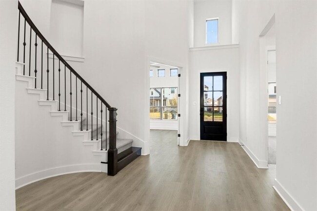 Photo - 373 Hollister Dr