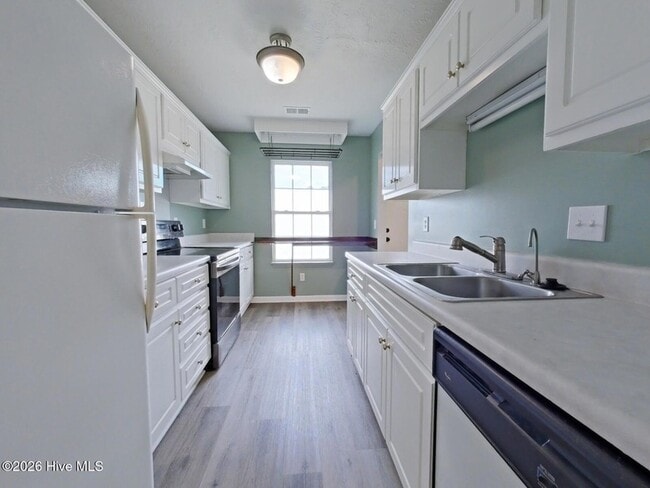 Photo - 402 Northrop Pl