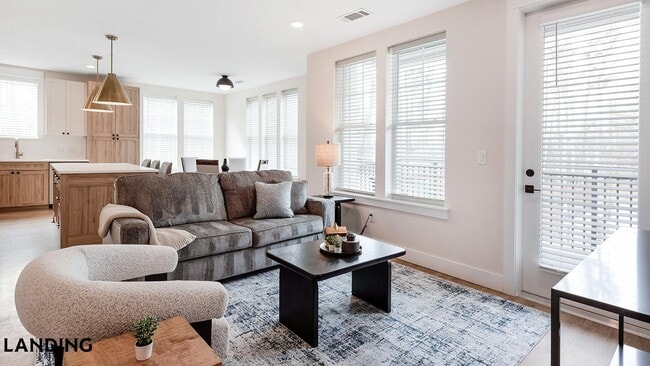 Building Photo - 19020 Potts Pk Ln Unit 7-211