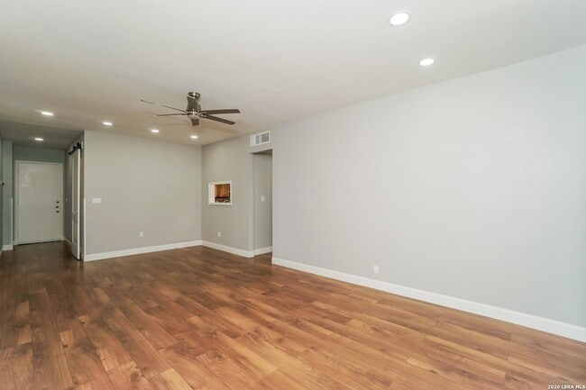 Photo - 7711 Broadway St