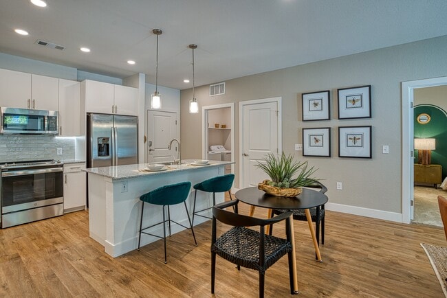 Building Photo - The Hayes