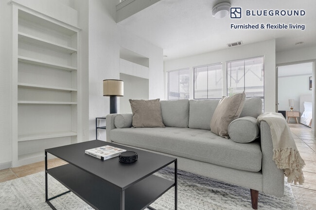 Building Photo - 201 E 4th St Unit FL3-ID342