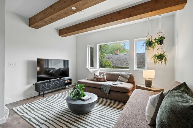 Building Photo - 925 NE 23rd Ave Unit ID1309832P