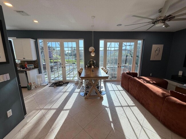Photo - 6094 Oak Bluff Way