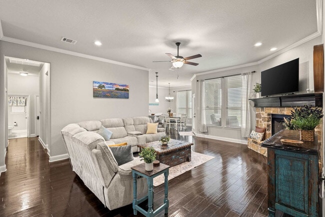 Building Photo - 206 S Meadow Dr Unit SI ID1520042P