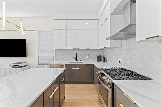 Building Photo - 93 Pearsall Ave