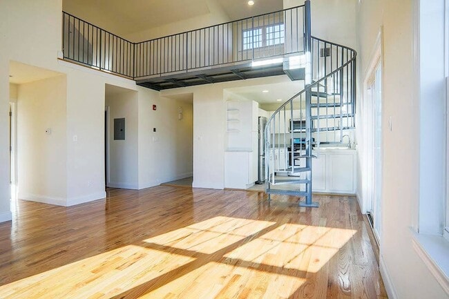 Building Photo - 40 Cedar Swamp Rd Unit 1001