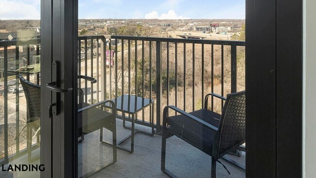 Photo - 1007 S Mint St Unit 910