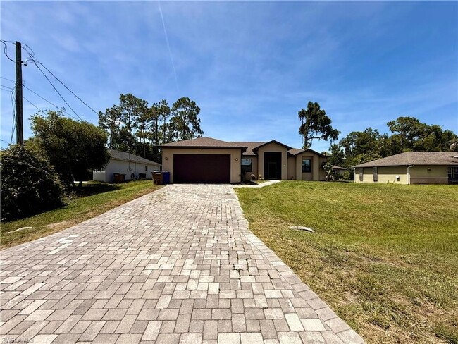 Building Photo - 5560 Belrose St