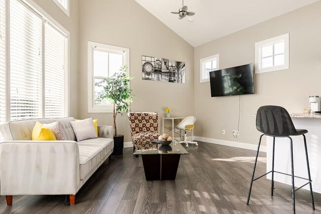 Photo - 805 The High Rd Unit SI ID1492686P