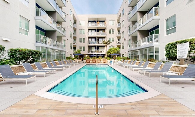 Photo - 13th & Market