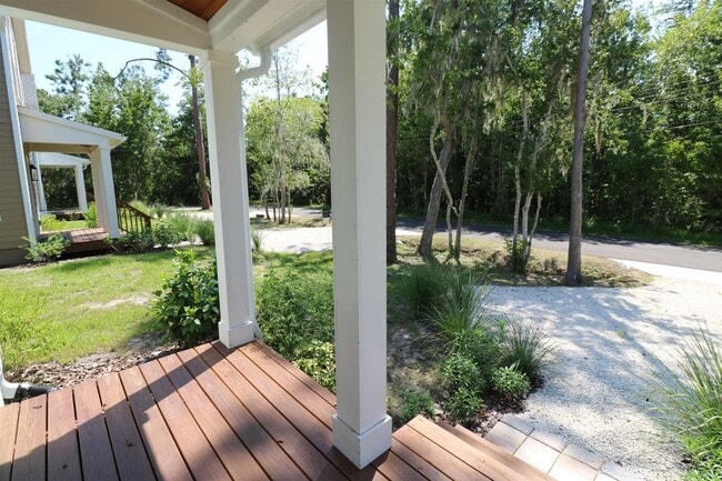 Photo - 952 Alexander St