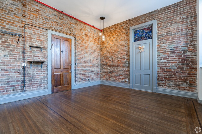 Exposed Brick Charm - Maven @ 806