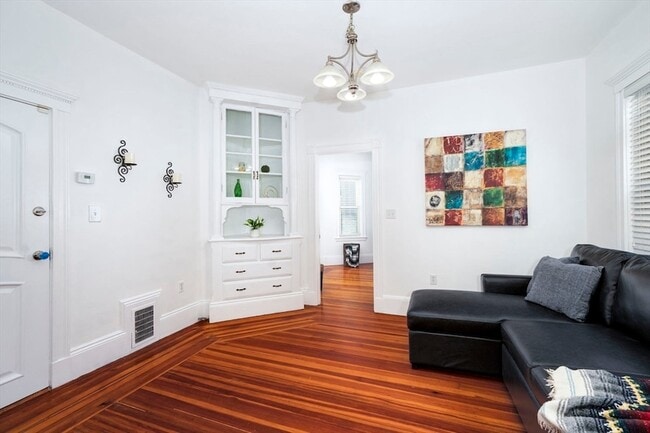 Photo - 122 Brook Rd